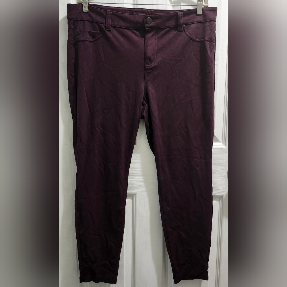 Liverpool burgundy ankle stretchy pants women's size 18w